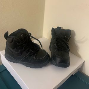 Black nike shoes for toddler